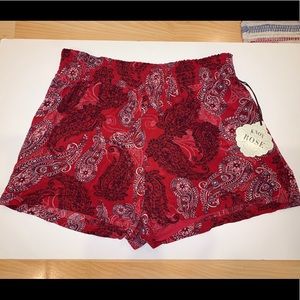 NWT Knox Rose floral shorts!